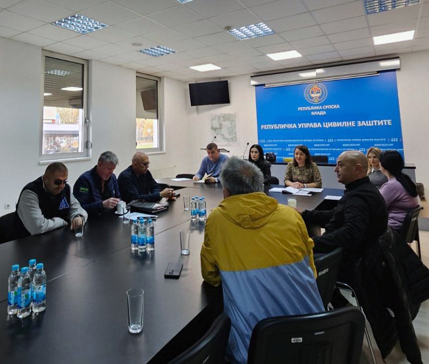 ИСТОЧНО САРАЈЕВО, 11. НОВЕМБРА /СРНА/ - Блиска и квалитетна сарадња Републичке управе цивилне заштите и Савеза радио-аматера Републике Српске веома је важна за правовремено и ефикасно дјеловање у ванредним околностима, закључено је на данашњем састанку у Источном Сарајеву.