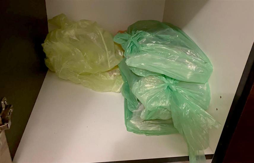 БЕОГРАД, 11. НОВЕМБРА /СРНА/ - У Београду су због трговине дрогом ухапшене двије особе, од којих је једна држављанин Хрватске, и заплијењено 15 килограма кокаина и килограм синтетичке дроге МДМА.