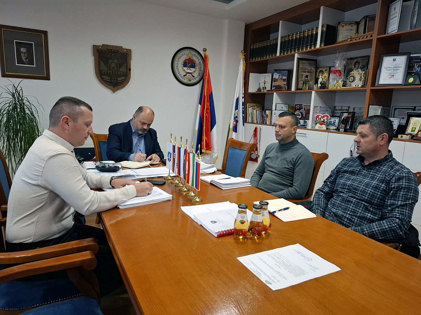 ВИШЕГРАД, 11. НОВЕМБРА /СРНА/ - Сједница Организационог одбора манифестације "Божићни турнир у малом фудбалу" у Вишеграду .