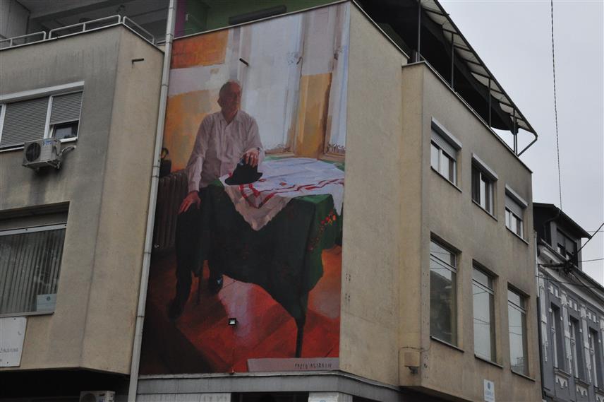 ПРИЈЕДОР, 11. НОВЕМБРА /СРНА/ - Шпанац Пабло Астраин, добитника овогодишње награде "Паола де Манинкор", осликао је у Приједору мурал под називом "Дијалог".