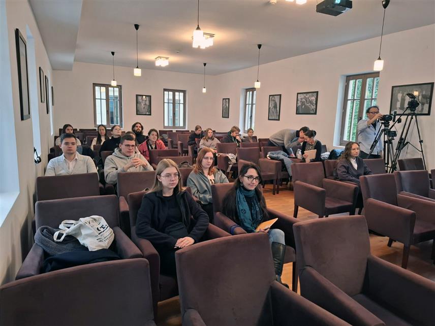 ВИШЕГРАД, 11. НОВЕМБРА /СРНА/ - У Андрићевом институту у Андрићграду данас се одржава семинар о српско-руским културним везама на којем учествује 25 студената из Србије, Русије и Републике Српске.