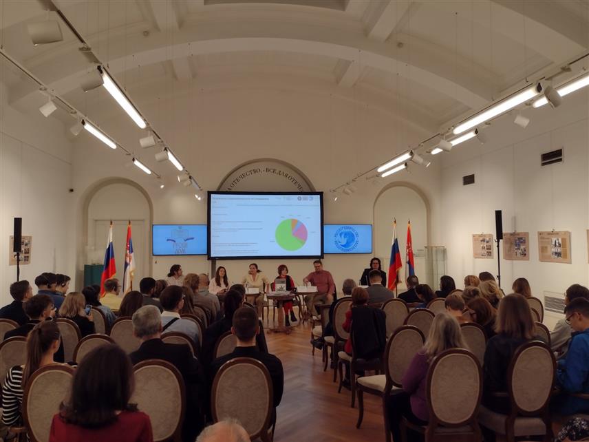 БЕОГРАД, 11. НОВЕМБРА /СРНА/ - Социолошко истраживање о дугорочним посљедицама НАTО бомбардовања СР Југославије, које је представљено на трибини "Одјек сирене" у Руском дому у Београду.