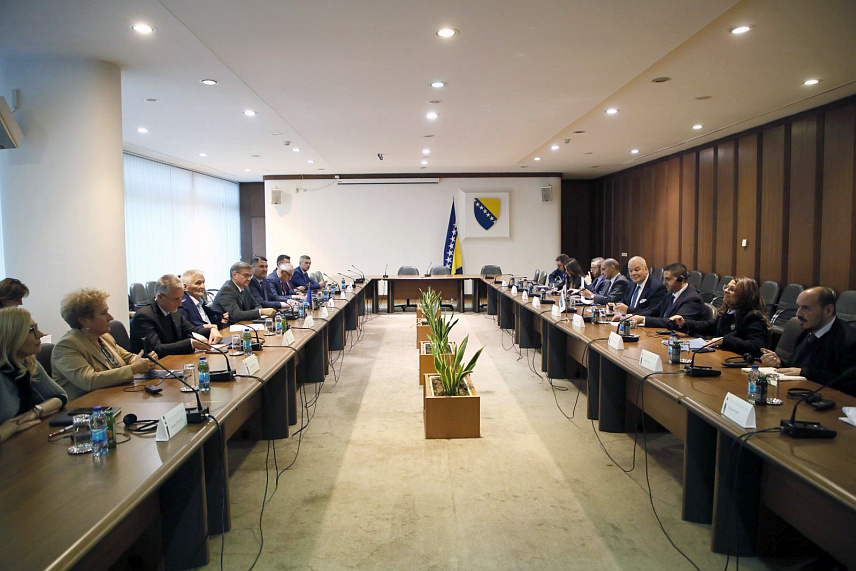 САРАЈЕВО, 11. НОВЕМБРА /СРНА/ - Чланови Заједничког колегијума оба дома Парламентарне скупштине БиХ разговарали су данас са предсједавајућим ОЕБС-а потпредсједником Владе и министром иностраних и европских послова и трговине Малте Јаном Боргом, који се налази у званичној посјети БиХ.