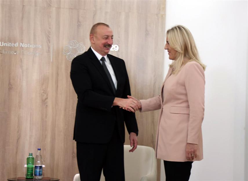 БАКУ, 11. НОВЕМБРА /СРНА/ - Српски члан Предсједништва БиХ Жељка Цвијановић састала се са предсједником Азербејџана Илхамом Алијевим.