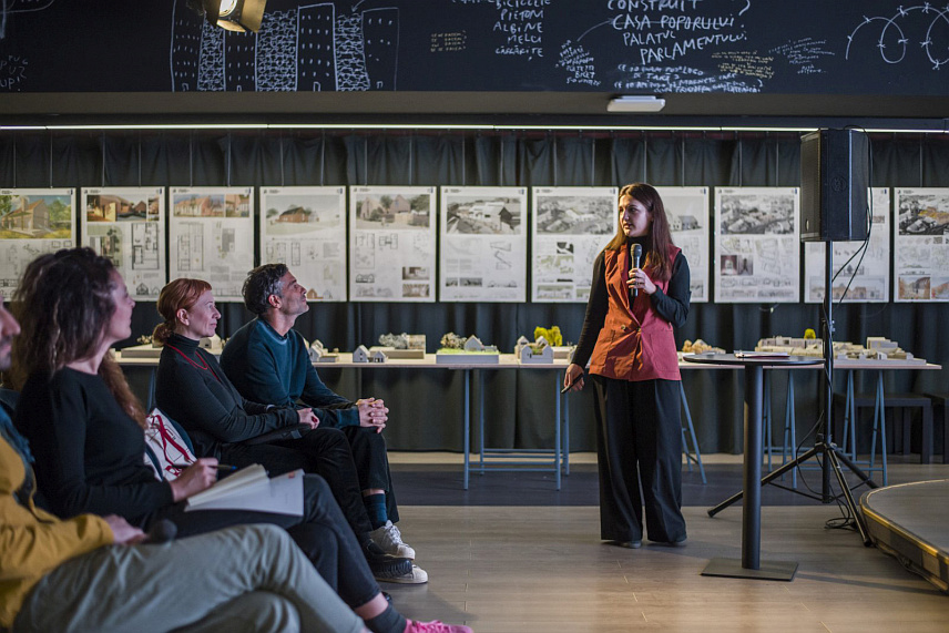 СРЕБРЕНИЦА/ТЕМИШВАР, 12. НОВЕМБРА /СРНА/ - Мастер архитектуре Тијана Пејић из Сребренице заузела је друго мјесто на недавном Архитектонском бијеналу Југоисточне Европе у Темишвару у категорији дипломских радова-пројеката, те добила признање и новчани износ.