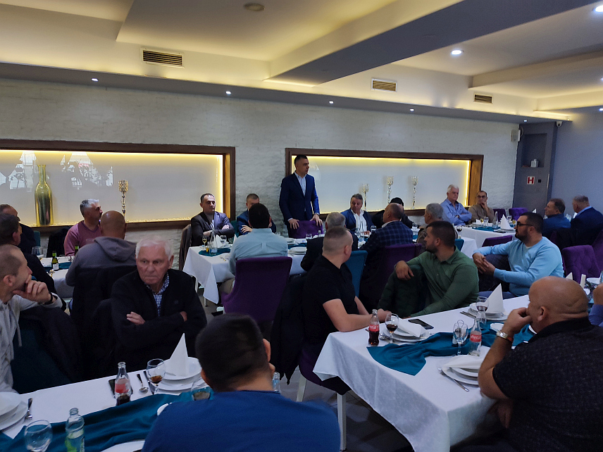 ГРАДИШКА, 12. НОВЕМБРА /СРНА/ - Помоћник министра пољопривреде, шумарства и водопривреде Републике Српске Саша Лалић на састанку са представницима Удружења воћара Републике Српске.