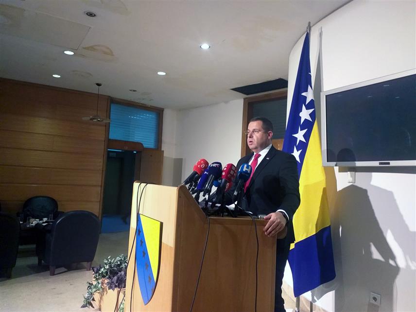 САРАЈЕВО, 12. НОВЕМБРА /СРНА/ - Српски делегат у Дому народа Парламентарне скупштине БиХ Радован Ковачевић рекао је да након данашње сједнице тог дома постоји могућност да већинска воља бошњачког народа са мањином из српског народа и мањином из хрватског народа жели да детерминише односе у БиХ.