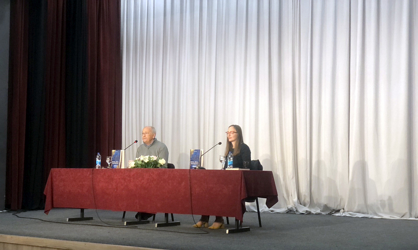 ПАЛЕ, 12. НОВЕМБРА /СРНА/ - Предавање професора и клиничког психолога Војно медицинске академије у Београду Влајка Пановића под називом "Најчешће грешке у васпитању: љековитост разговора у породици" на Палама.