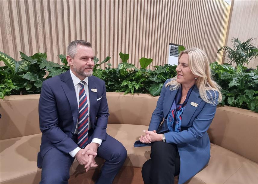 БАКУ, 12. НОВЕМБРА /СРНА/ - Српски члан Предсједништва БиХ Жељка Цвијановић разговарала је у Бакуу са предсједником Словачке Петером Пелегринијем.