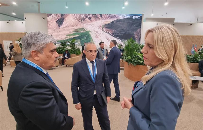 БАКУ, 12. НОВЕМБРА /СРНА/ - Српски члан Предсједништва БиХ Жељка Цвијановић сусрела се са министрима финансија и економије Азербејџана, Самиром Шарифовим и Микаилом Џабаровим у Бакуу.