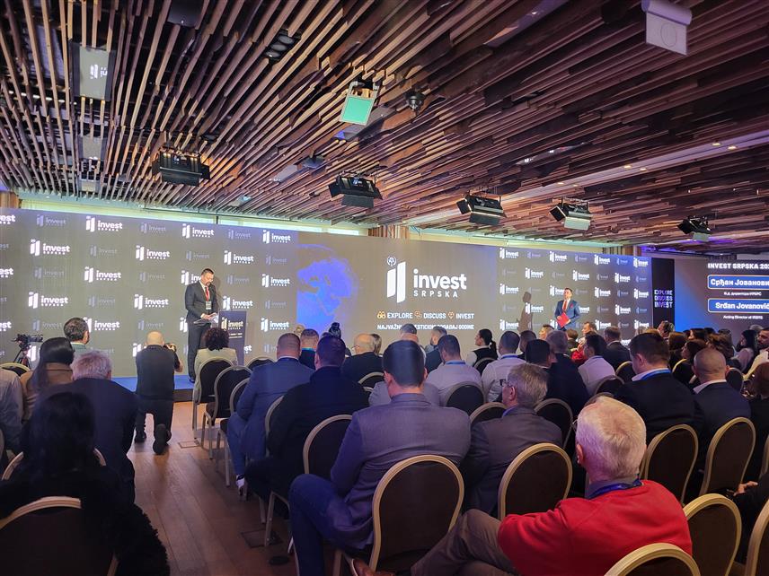 ЈАХОРИНА, 13. НОВЕМБРА/СРНА/ - Вршилац дужности директора Инвестиционо-развојне банке /ИРБ/ Републике Српске Срђан Јовановић на Другом инвест форуму, који је данас почео на Јахорини у оквиру конференције "Инвест Српска".