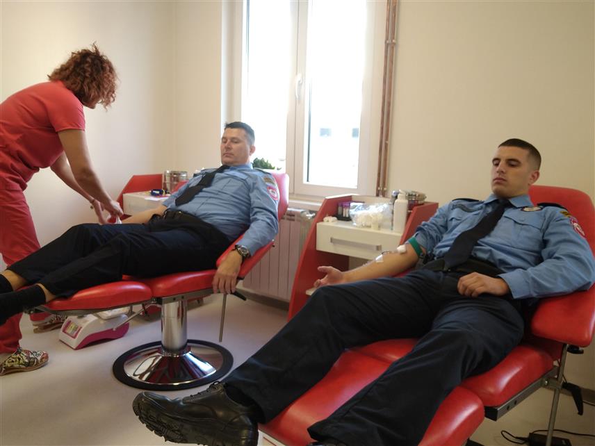 ИСТОЧНО САРАЈЕВО, 13. НОВЕМБРА /СРНА/ - Акцији добровољног давања крви у Служби за трансфузиологију у Болници "Србија" у Источном Сарајеву одазвало се 60 припадника Полицијске управе овог града.