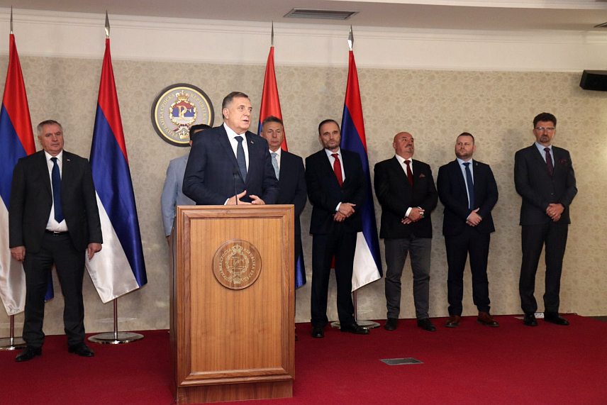 ИСТОЧНО САРАЈЕВО /СРНА/ - Предсједник Републике Српске Милорад Додик на конференцији за новинаре у Источном Сарајеву након данашњег рочишта./фото Борислав Здриња/