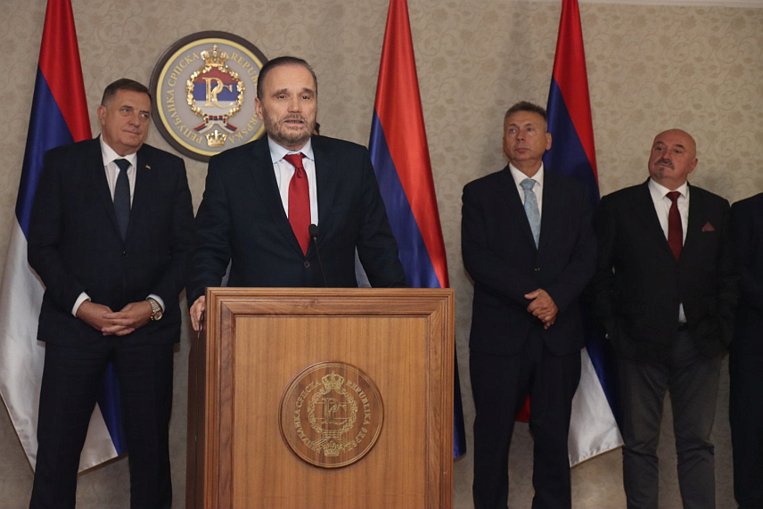 ИСТОЧНО САРАЈЕВО, 13. НОВЕМБРА /СРНА/ - Адвокат Анто Нобило изјавио је да су тужиоци у поступку против предсједника Републике Српске Милорада Додика и вршиоца дужности директора "Службеног гласника" Милоша Лукића требало да првог дана суђења прибаве оригинални документ Анекс 10 Дејтонског споразума, који је темељ овог поступка.фото Борислав Здриња/