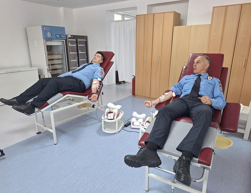 ФОЧА, 14. НОВЕМБРА /СРНА/ - У традиционалној акцији давања крви, поводом крсне славе Министарства унутрашњих послова Републике Српске - Аранђеловдана учествовало је 38 припадника Полицијске управе Фоча, која покрива подручје Старе Херцеговине.