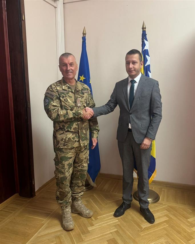 САРАЈЕВО, 14. НОВЕМБРА /СРНА/ - Замјеник министра одбране у Савјету министара Александар Гогановић на састанку у Сарајеву командантом Еуфора генерал-мајором Ласлом Штицом.