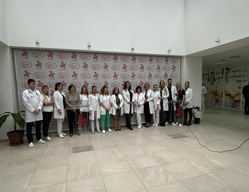 БАЊАЛУКА, 14. НОВЕМБРА /СРНА/ - Поводом обиљежавања Свјетског дана борбе против дијабетеса, медицински радници Универзитетског-клиничког центра /УКЦ/ Републике Српске свим заинтересованим грађанима омогућили су бесплатно мјерење нивоа шећера у крви и мјерење крвног притиска.