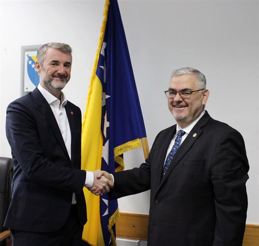 САРАЈЕВО, 14. НОВЕМБРА /СРНА/ - Састанак министра комуникација и транспорта у Савјету министара Едина Форте и супервизора за Брчко Луиса Кришока.