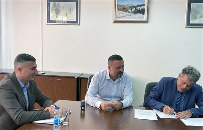 ПАЛЕ, 14. НОВЕМБРА/СРНА/ - На Палама је данас потписан уговор за израду нове веб-странице Завода за запошљавање Републике Српске, која, између осталог, треба да обезбиједи лакшу и бржу комуникацију са корисницима и повећану доступност информација.