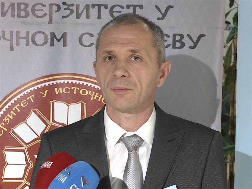 ЈАХОРИНА, 14. НОВЕМБРА /СРНА/ - Међународна научна конференција примијењене научне технологије у машинском инжењерству "Комета", коју организује Машински факултет Универзитета у Источном Сарајеву, отворена је данас на Јахорини.