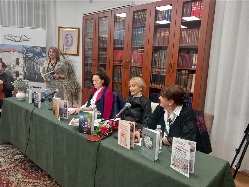 ТРЕБИЊЕ, 14.НОВЕМБРА /СРНА/ - У Народној библиотеци Требиње вечерас је приређено поетско-ликовно вече Весне Оборине, љекара, пјесникиње и сликарке која је представила своју поезију и изложбу слика.