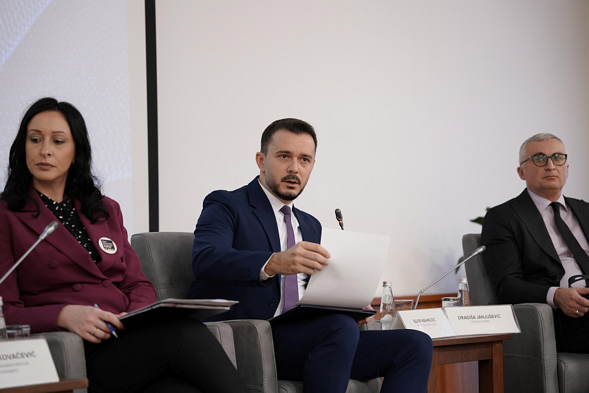 САРАЈЕВО, 15. НОВЕМБРА /СРНА/ - Замјеник министра правде у Савјету министара Елвир Махмузић на конференцији "Оснаживање отворене владе: Партнерство за отворену власт западног Балкана 2024", која се одржава у Тирани.