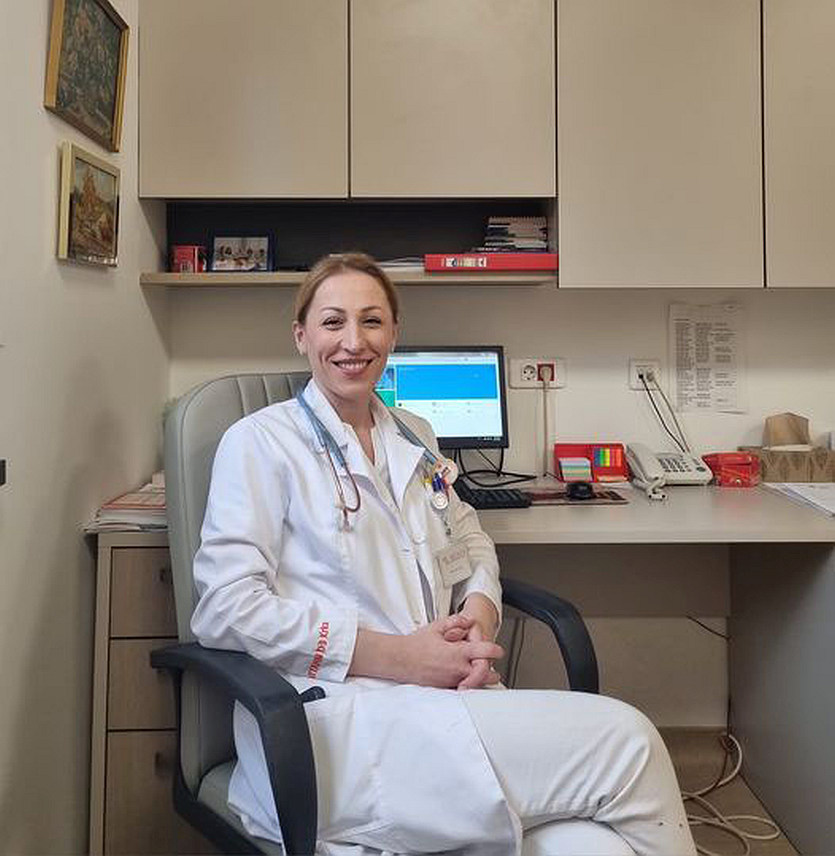 ИСТОЧНО САРАЈЕВО, 15. НОВЕМБРА /СРНА/ - Тим стручњака у области кардиологије у Болници "Србија" у Источном Сарајеву добио је новог љекара, специјалисту интерне медицине - супспецијалисту кардиологије Ивану Лаловић.