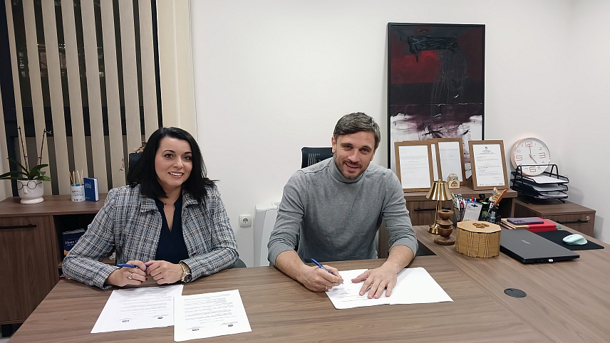 ИСТОЧНО САРАЈЕВО, 15. НОВЕМБРА /СРНА/ -Меморандум о сарадњи Народног позоришта Источно Сарајево и Градског позоришта Градишка, који је данас потписан, омогућиће размјену представа, глумаца, али и богатији програм.