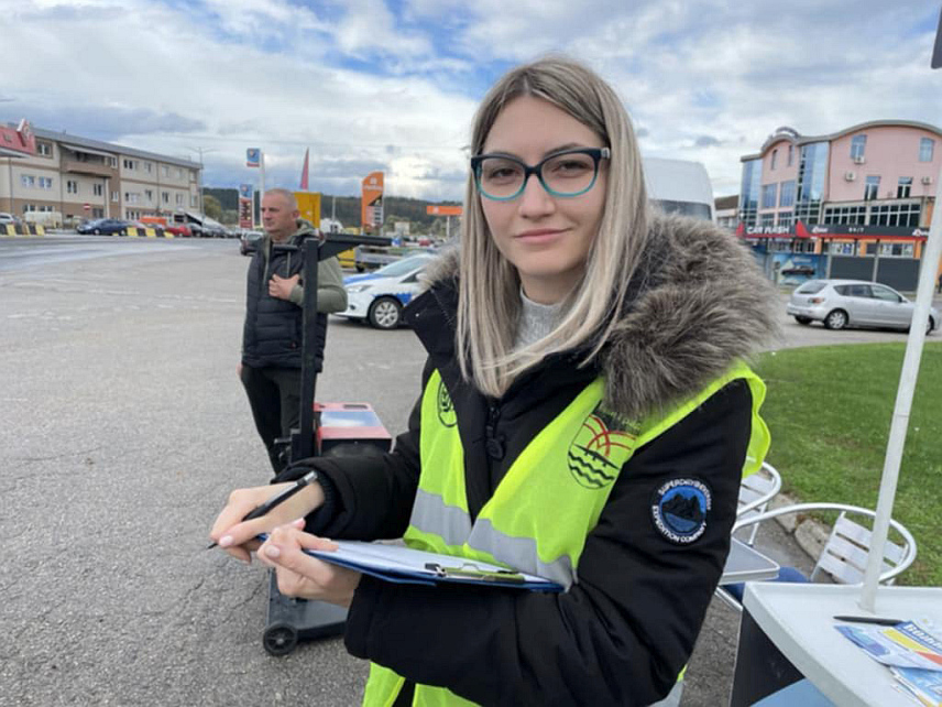 НОВИ ГРАД, 15. НОВЕМБРА /СРНА/ - Секретар ауто-мото друштва "Уна" у Новом Граду Ленка Личина.