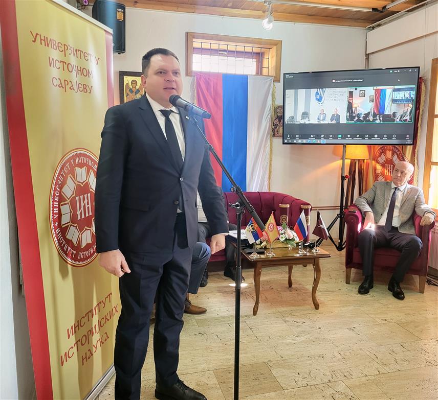 ПАЛЕ, 16. НОВЕМБРА /СРНА/ - Министар за научнотехнолшки развој и високо образовање Републике Српске Жељко Будимир у обраћању присутнима данас на Палама на научном скупу о теми "Изазови савремене историографије: методолошки проблем, ревизионизам, фалсификати и митови", поводом Дана и крсне славе Института историјских наука Универзитета у Источном Сарајеву - Светог краља Милутина.	