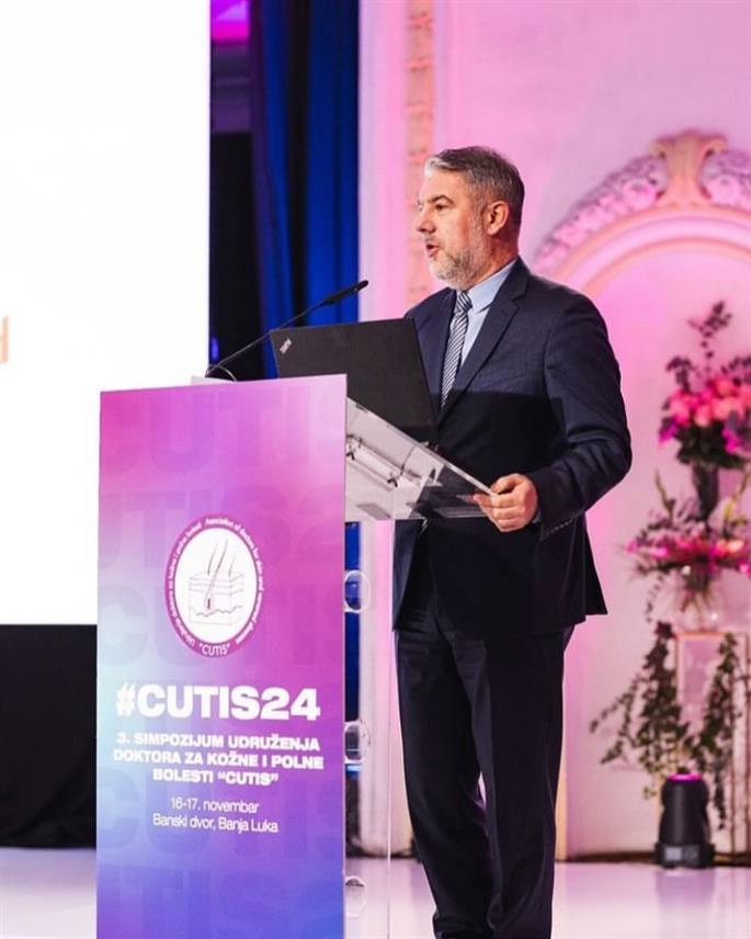 БАЊАЛУКА, 16. НОВЕМБРА /СРНА/ - Министар здравља и социјалне заштитие Ален Шеранић на отвању симпозијума Удружења доктора за кожне и полне болести "Кутис".
