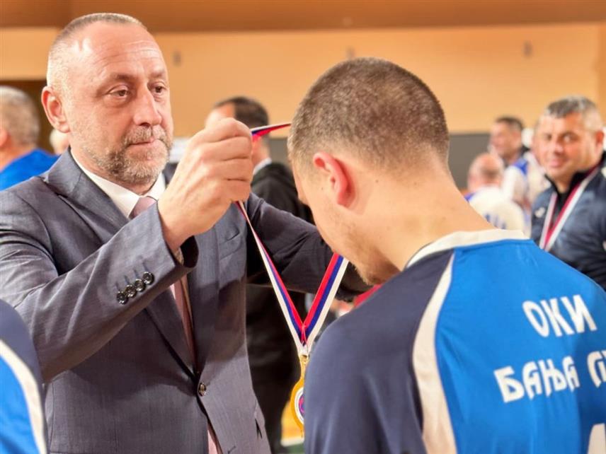 БАЊАЛУКА, 17. НОВЕМБРА /СРНА/ - Одбојкашки клуб инвалида "Бањалука" побједник је финала купа Републике Српске у сједећој одбојци за 2024. годину, а честитку поводом освајања титуле упутио је министар рада и борачко-инвалидске Републике Српске Данијел Егић.