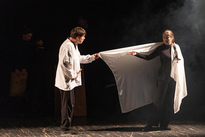 ПРИЈЕДОР, 17. НОВЕМБРА /СРНА/ - Позориште Приједор вечерас је премијерно одиграло представу "Гвозден" аутора Марка Вукосава.