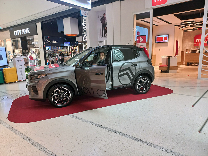 БАЊАЛУКА, 18. НОВЕМБРА /СРНА/ - Компанија "М:тел" припремила је за кориснике наградну игру, у којој уз куповину телефона "самсунг" могу да освоје нови модел аутомобила "ситроен це три".