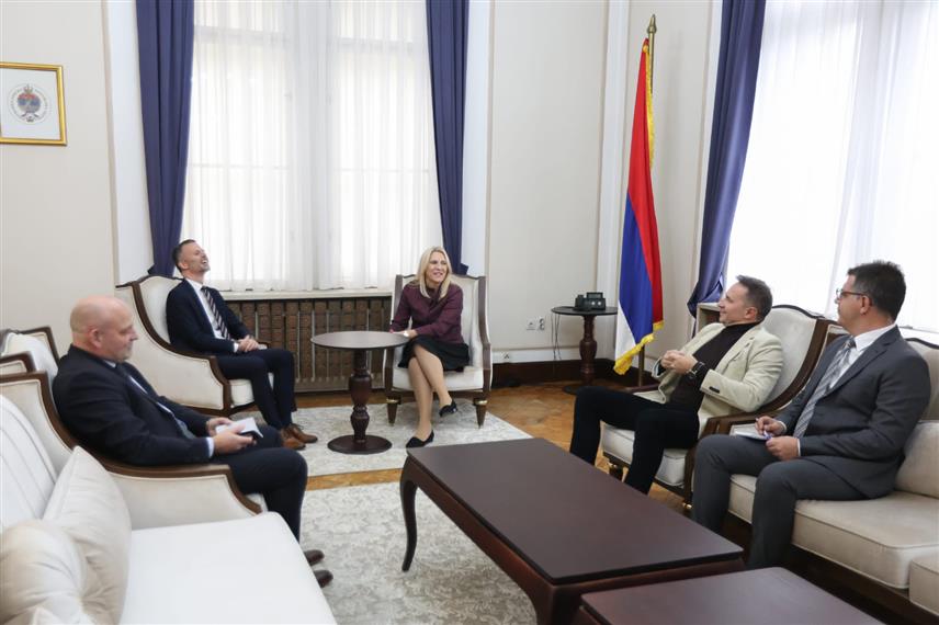 САРАЈЕВО, 18. НОВЕМБРА /СРНА/ - Предсједавајућа Предсједништва БиХ Жељка Цвијановић у разговору са новоименованим амбасадором Данске у БиХ Агеом Сандалом Молером.