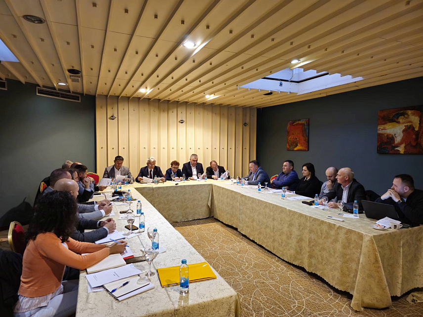 БАЊАЛУКА, 18. НОВЕМБРА /СРНА/ - Предсједништво ДЕМОС-а одржало је данас сједницу у Бањалуци.