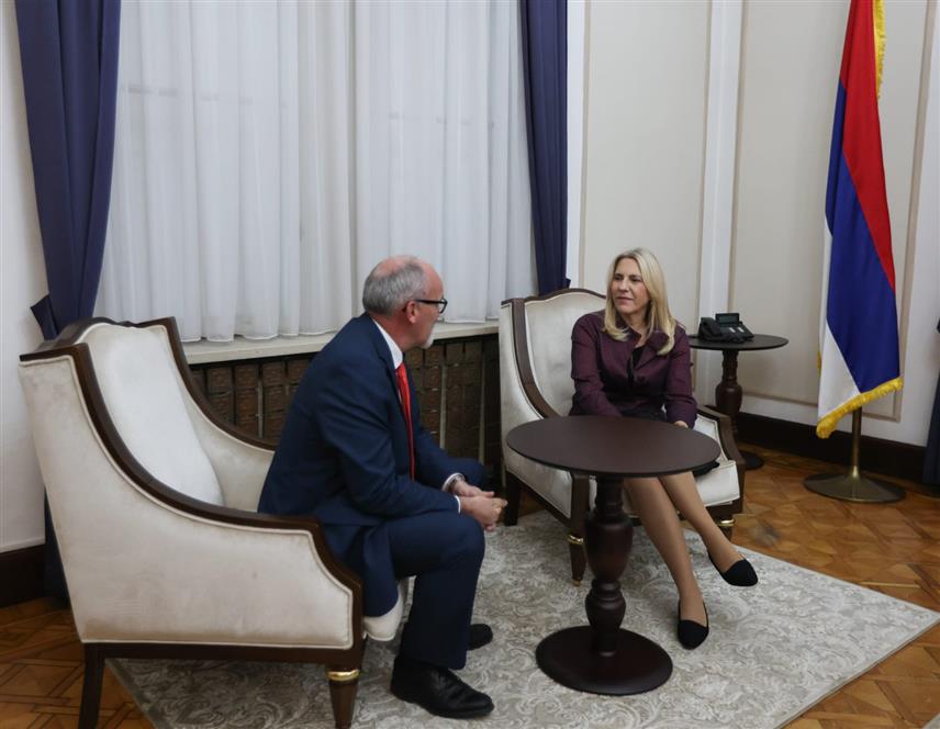 САРАЈЕВО, 18. НОВЕМБРА /СРНА/ - Српски члан и предсједавајућа Предсједништва БиХ Жељка Цвијановић и новоименовани амбасадор Швајцарске у БиХ Габријел Деригети оцијенили су да су реализацијом заједничких пројеката остварени добри резултати, те исказали обостран интерес за стварање услова за повећање економске сарадње.