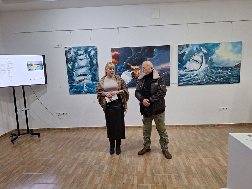 ШАМАЦ, 18. НОВЕМБРА /СРНА/ - У Галерији "Стари сат" у Шамцу отворена је изложба слика Јакова Станића која је продајног карактера.