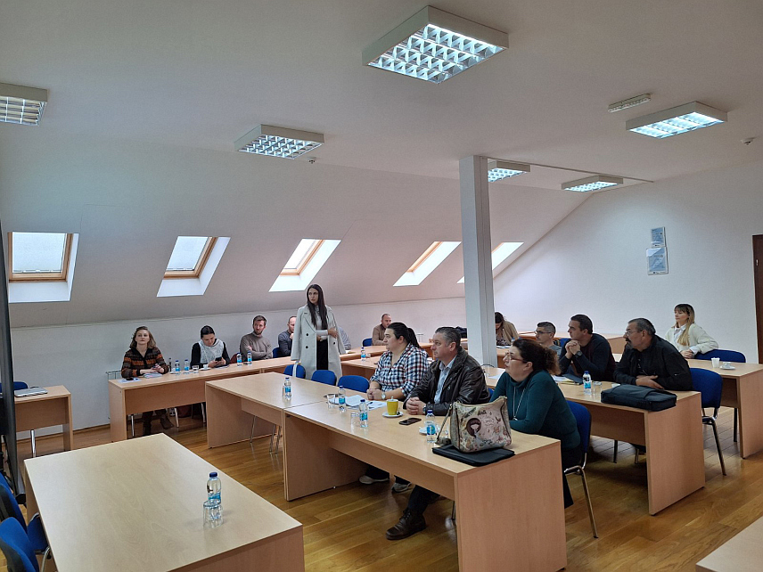 ШАМАЦ, 19. НОВЕМБРА /СРНА/ - У општини Шамац данас је организована јавна расправа на којој је представљен Нацрт плана рестаурације заштићеног станишта "Бара Tишина".