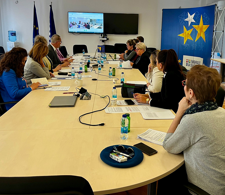 САРАЈЕВО, 19. НОВЕМБРА /СРНА/ - Састанак Пододбора за пољопривреду и рибарство између ЕУ и БиХ на којем су чланови двије делегације размијенили податке о трговини пољопривредним производима, рибом и рибљим производима, као и најновије информације везане за пољопривредну политику ЕУ и догађања у пољопривредном сектору БиХ.