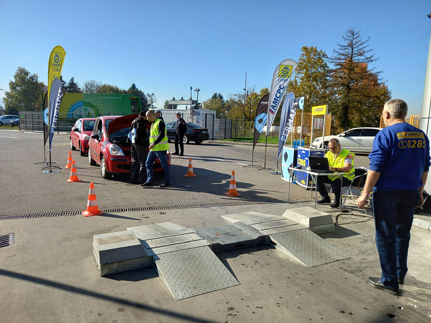 БАЊАЛУКА, 1. НОВМБРА /СРНА/ - Ауто-мото савез Републике Српске почео је данас у Бањалуци превентивне бесплатне активности под називом "Безбједна вожња у зимском периоду", које подразумијевају провјеру техничке исправности возила.