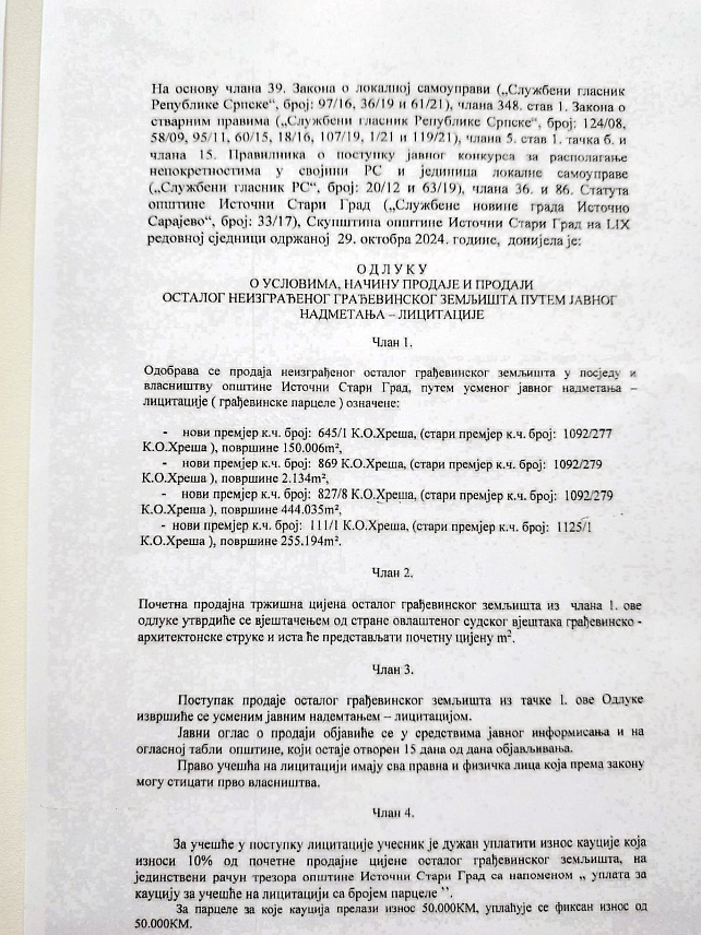 ИСТОЧНИ СТАРИ ГРАД, 1. НОВЕМБРА /СРНА/ - Скупштина општине Источни Стари Град усвојила је одлуке о продаји више од 86 хектара неизграђеног грађевинског земљишта путем лицитације и о набавци четири путничка возила укупне вриједности 300.000 КМ.