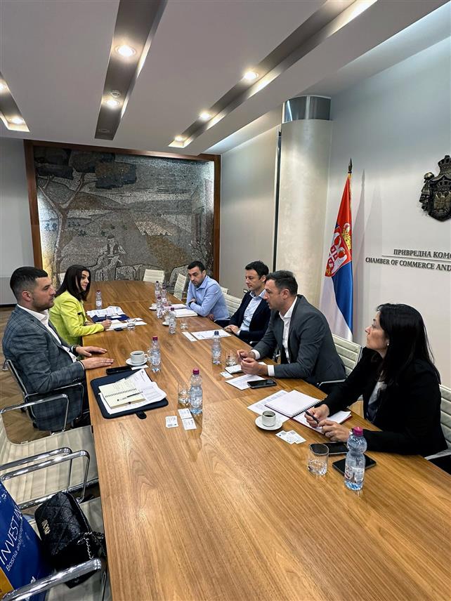 БЕОГРАД, 1. НОВЕМБРА /СРНА/ - Директор Агенције за унапређење страних инвестиција /Фипа/ БиХ Марко Кубатлија разговарао је у Београду са представницима Привредне коморе Србије о будућим плановима за привлачење потенцијалних инвеститора из Србије у БиХ.