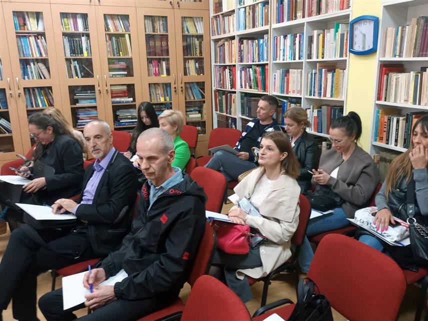 ЗВОРНИК, 1. НОВЕМБРА /СРНА/ - У Народној библиотеци Зворник одржан је стручни семинар за библиотекаре школских и високошколских библиотека са регије Бирач под називом "Класични и дигитални алати у раду библиотеке", са подтемама "Заштита старе и ријетке књиге са препорученим критеријумима који се односе на утврђивање ријетке књиге" и "Технологија у служби библиотеке: Нови алати, нове могућности".