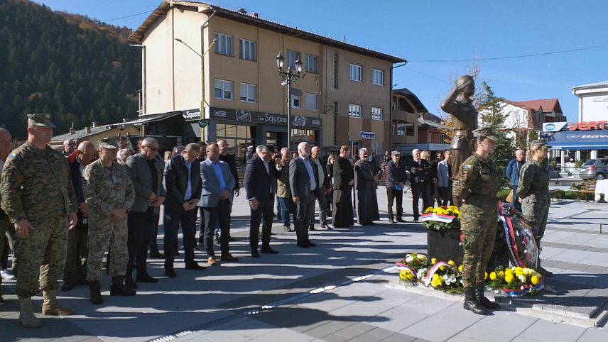 ВЛАСЕНИЦА, 1. НОВЕМБРА /СРНА/ - У Власеници су данас обиљежене 32 године од формирања Дринског корпуса Војске Републике Српске, чијих је 2.500 бораца погинуло у Одбрамбено-отаџбинском рату.
