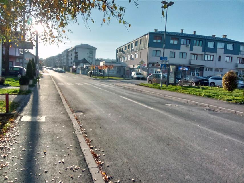СОКОЛАЦ, 1. НОВЕМБРА /СРНА/ - Реконструкција Улице цара Лазара на Сокоцу, дуге 950 метара, завршена је прије планираног рока, за шта је град Источно Сарајево издвојио 1.000.000 КМ, а средства за двије споредне улице биће обезбијеђена у наредном периоду, изјавио је градоначелник Љубиша Ћосић.