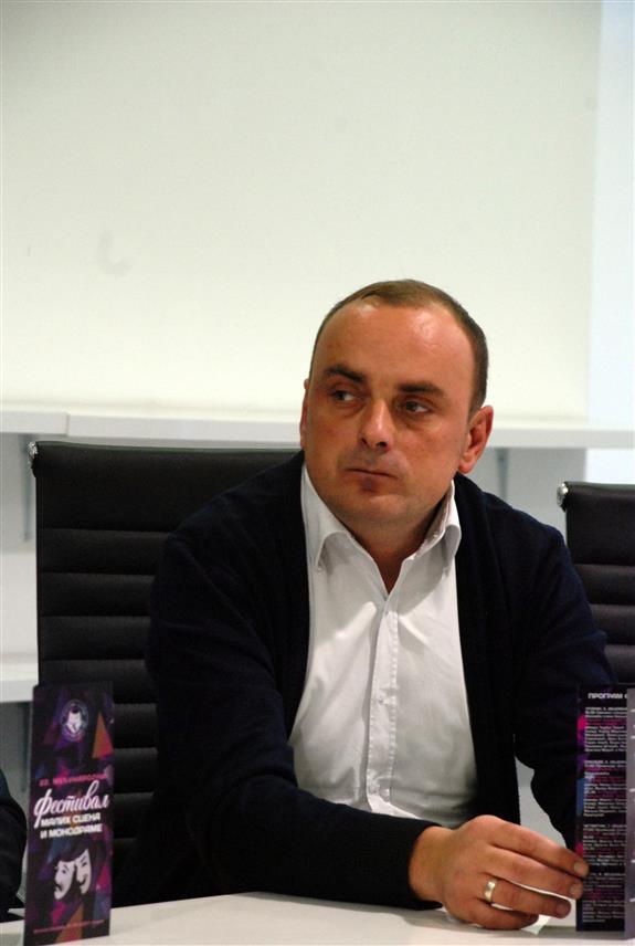 ИСТОЧНО САРАЈЕВО, 20. НОВЕМБРА /СРНА/ - Међународни фестивал малих сцена и монодраме Републике Српске биће одржан од 4. до 8. децембра у Културном центру Источно Ново Сарајево, уз изузетно квалитетан драмски програм, изјавио је Срни директор и селектор Фестивала Српске Младен Јанковић.