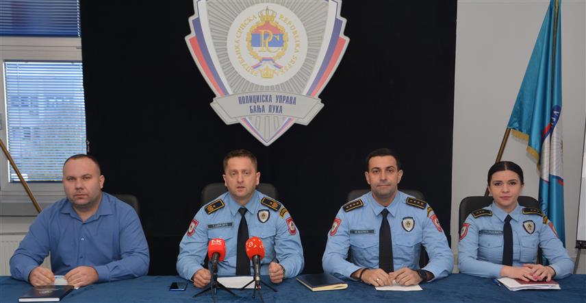 БАЊАЛУКА, 20. НОВЕМБРА /СРНА/ - Стање безбједности на подручју Полицијске управе Бањалука током октобра оцијењено је као задовољавајуће, а евидентирано је 199 кривичних дјела, од којих је ријешено 187 или 93 одсто, речено је данас на конференцији за новинаре у ове управе.