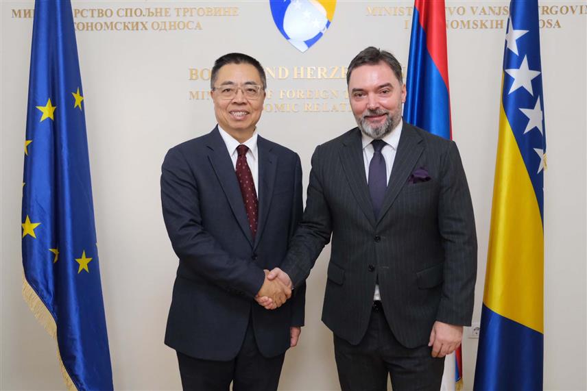 САРАЈЕВО, 20. НОВЕМБРА /СРНА/ – Замјеник предсједавајуће Савјета министара Сташа Кошарац са делегацијом СТО, коју је предводи замјеник главног директора Џанг Сјангчен.