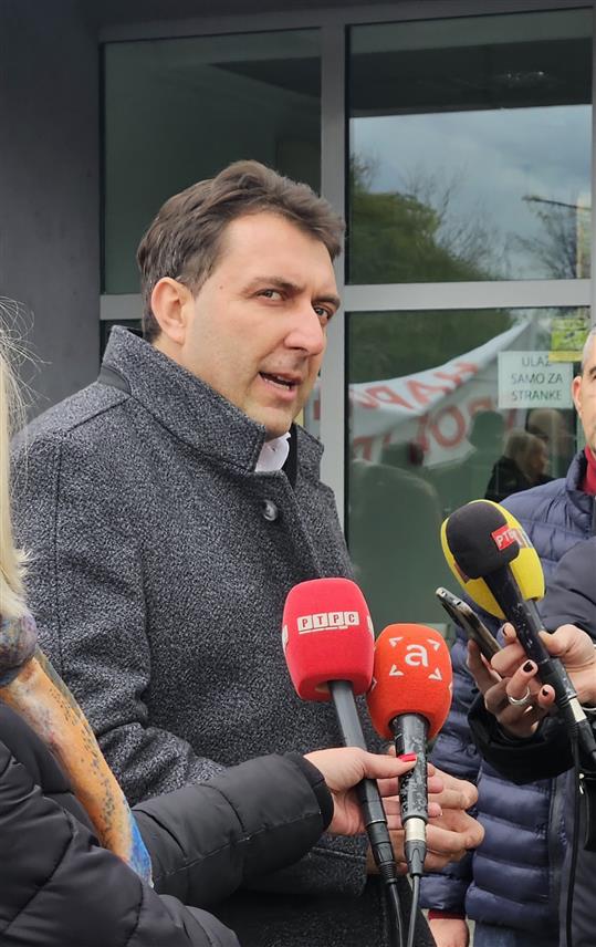 САРАЈЕВО, 20. НОВЕМБРА /СРНА/ - Начелник општине Соколац Страхиња Башевић истакао је да је суђење предсједнику Републике Српске Милораду Додику и вршиоцу дужности директора "Службеног гласника Републике Српске" Милошу Лукићу, уствари, суђење уставној и дејтонској БиХ.